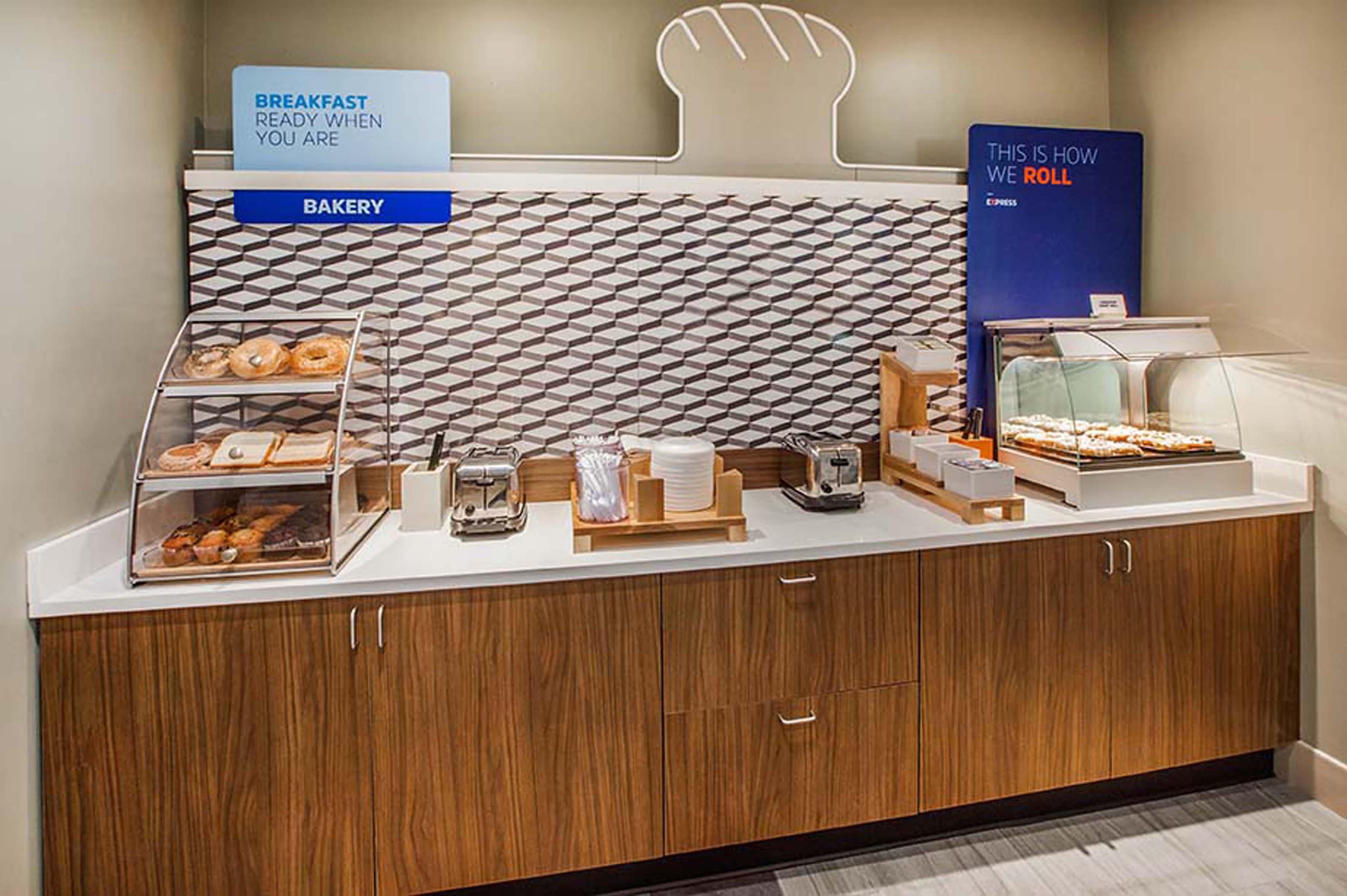 Holiday Inn Express & Suites Tulsa Midtown By Ihg Extérieur photo